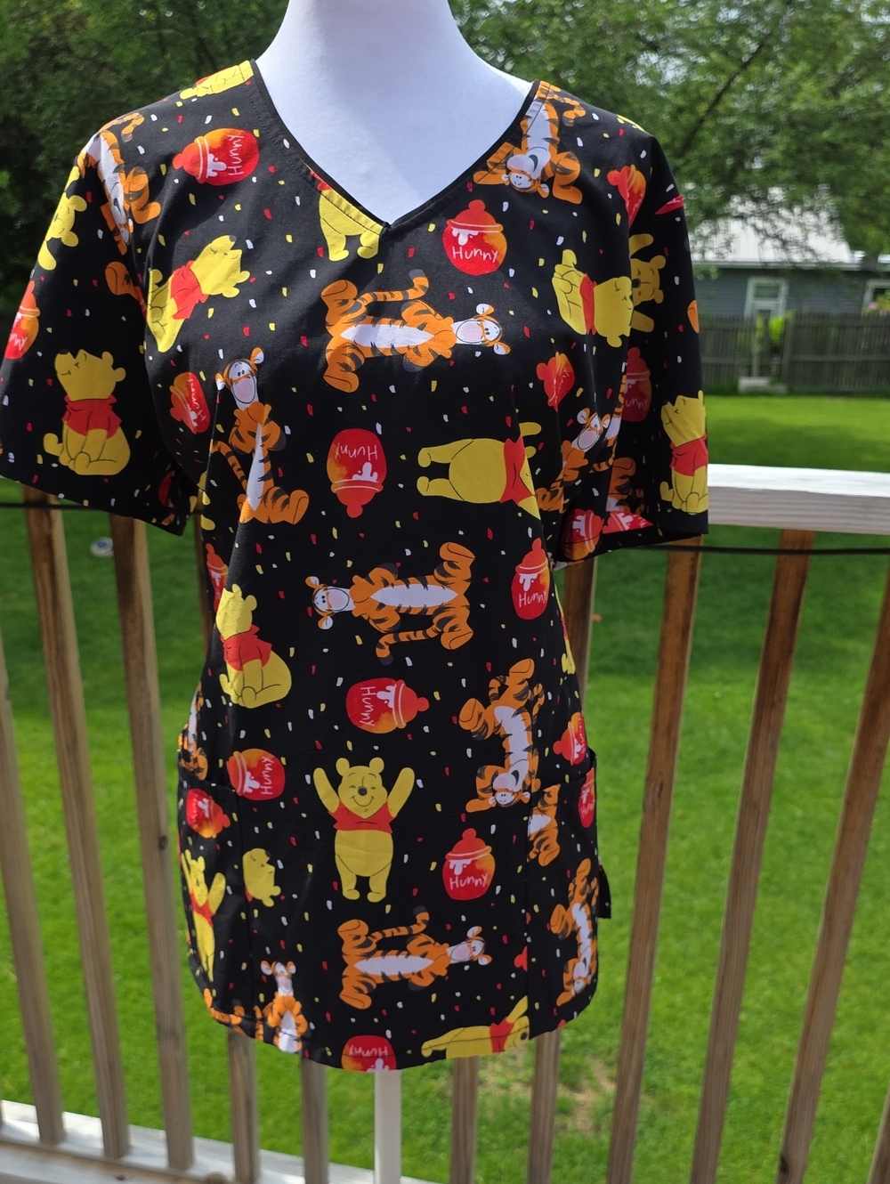 Disney Pooh Polyester Scrub Top L